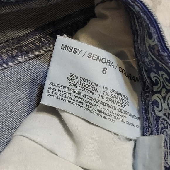 Lot of 2 Gloria Vanderbilt Denim Shorts- Size 6 - Rhinestone on pockets - Picture 6 of 6